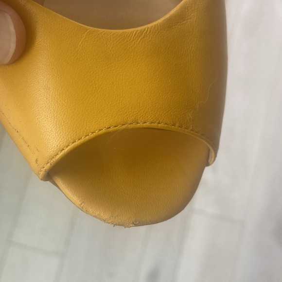 Nine West Women's Yellow Sandals - Size 7 - Picture 4 of 7